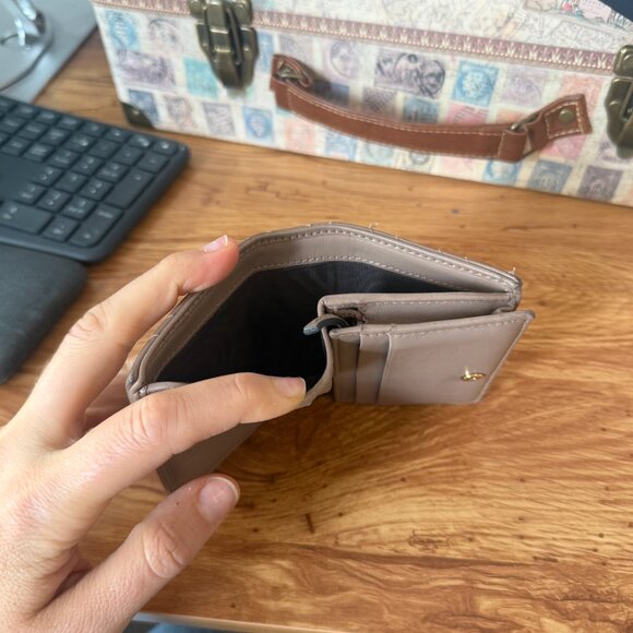 Gucci Marmont Flap Card Case Matelasse Leather - Picture 2 of 5